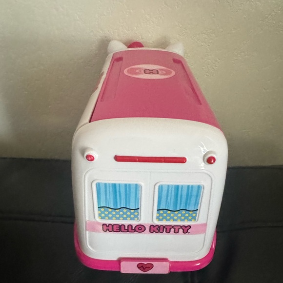 Hello kitty emergency hospital van toy - Picture 6 of 8